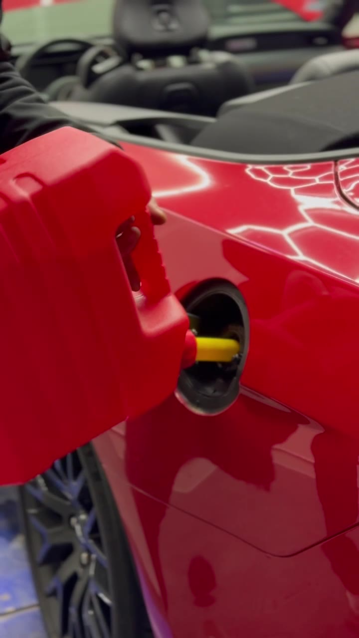 Ravitaillement E85 d'une Ford Mustang chez Bihash Performance